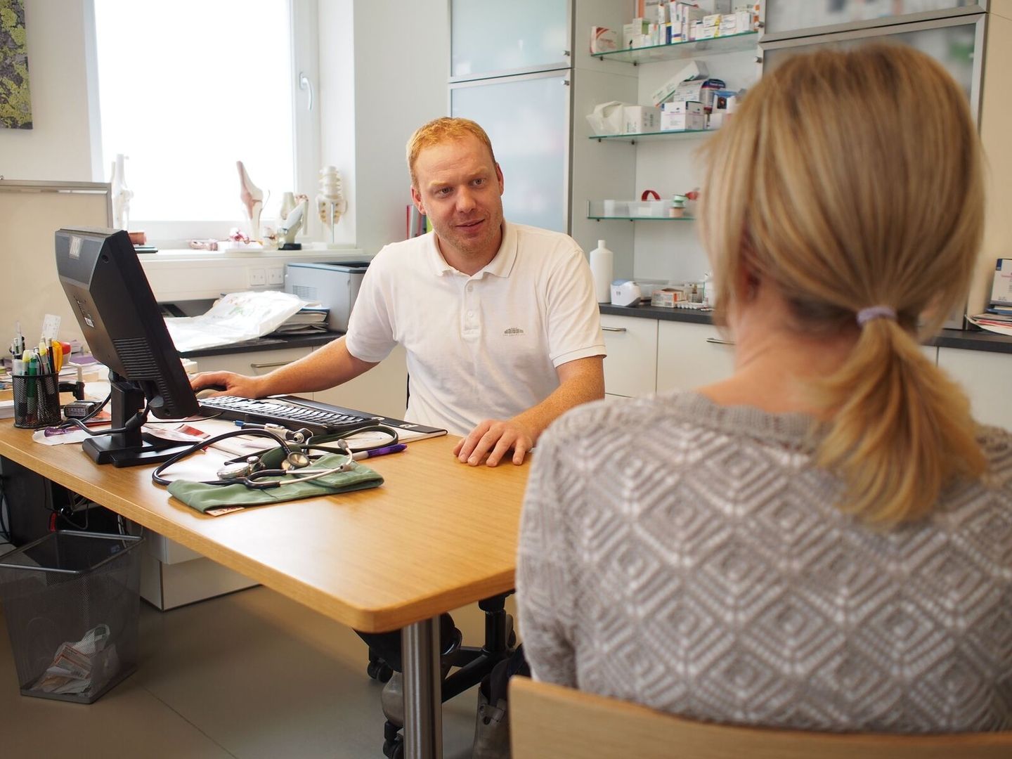 Arzt führt ein Gespräch mit einem Patienten
